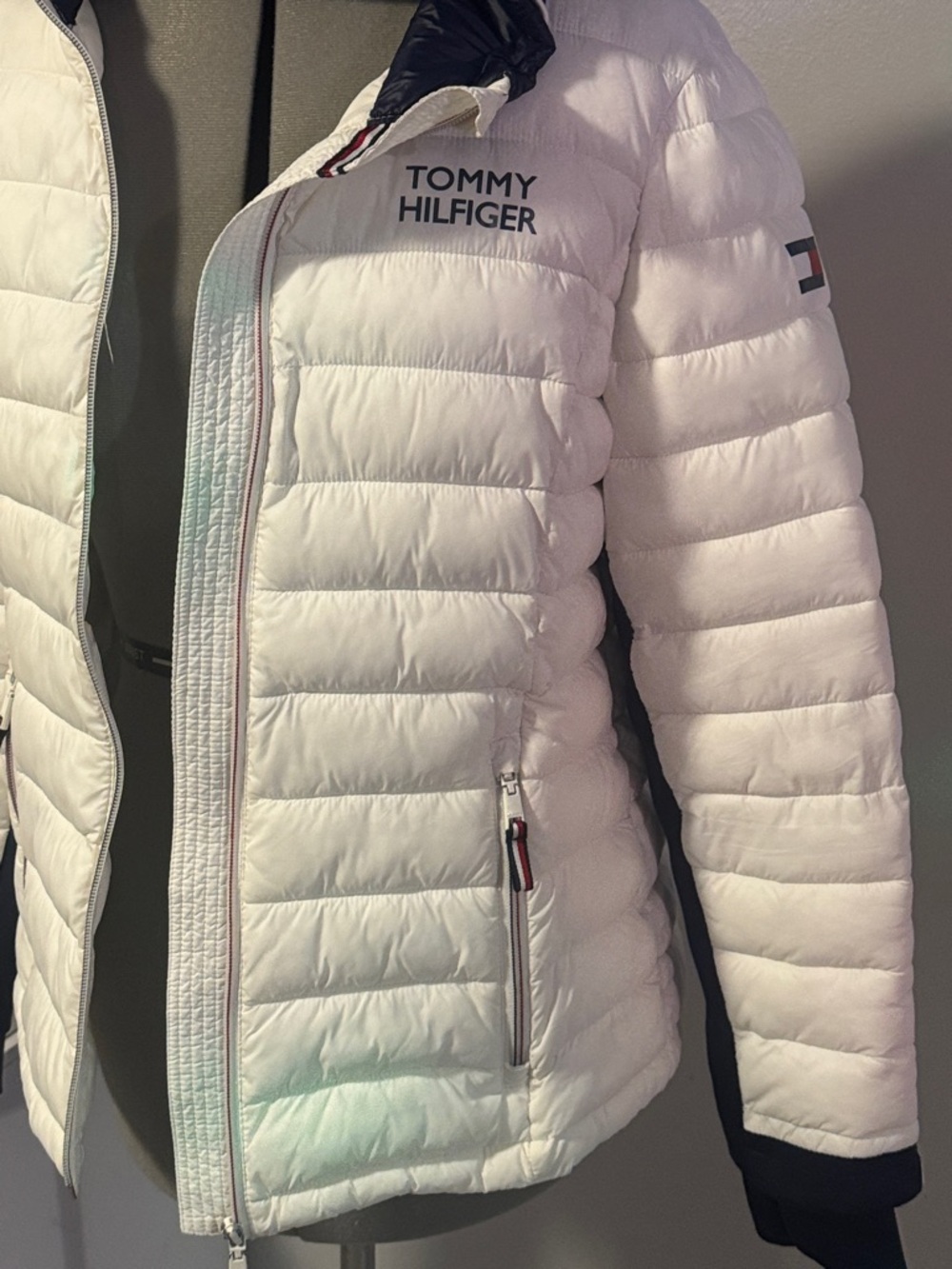 Tommy Hilfiger White Quilted Puffer Jacket with Navy Hood - Picture 3 of 10